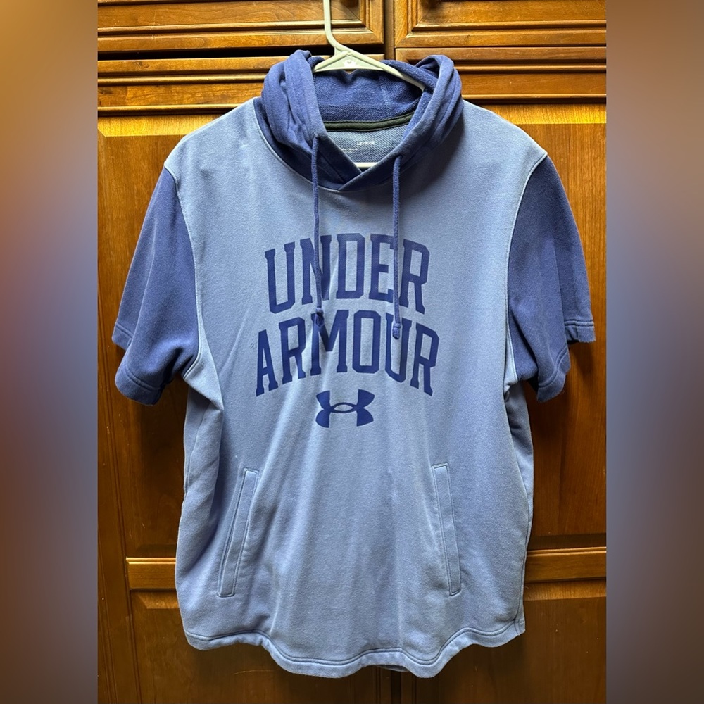 Under Armour Large Shortsleeved Hoodie